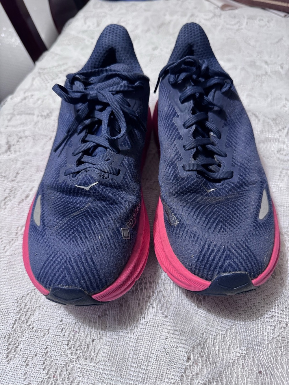 HOKA Clifton 9 GTX Size 8.5